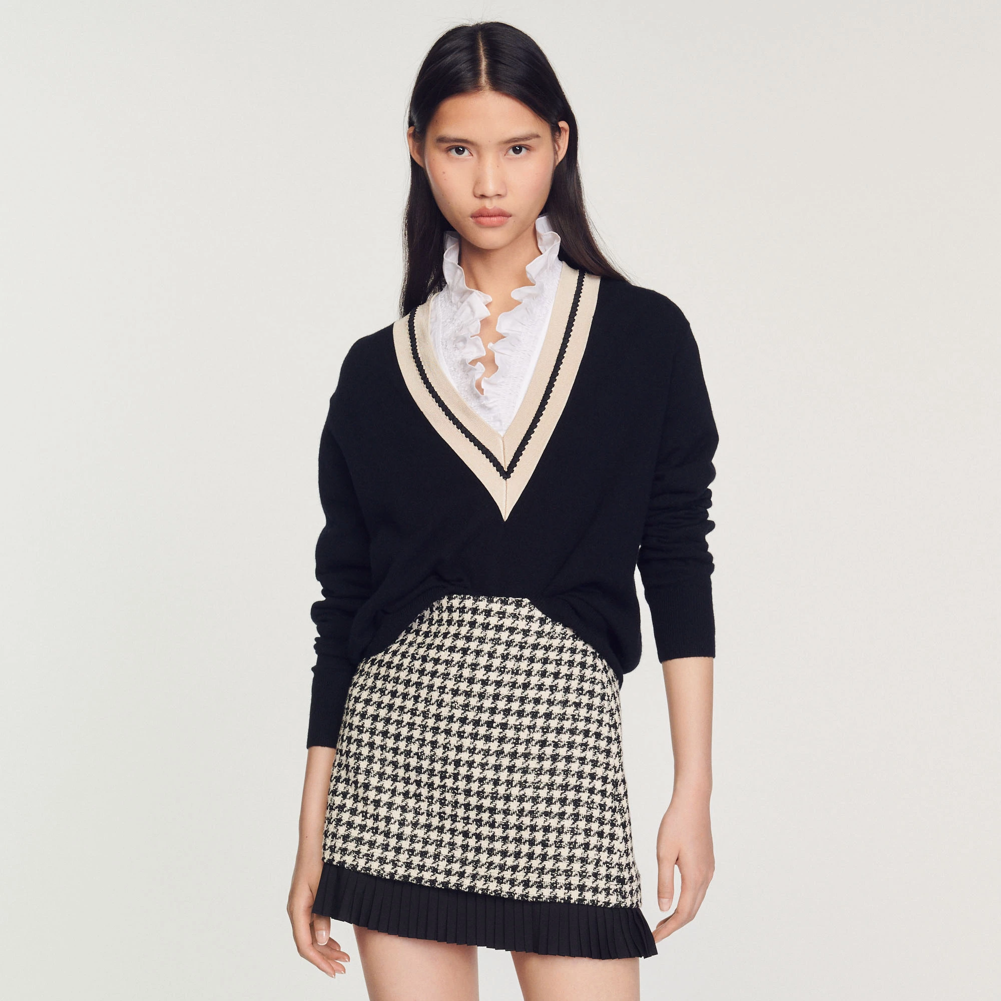 Promo ✨ Sandro Sweater With Contrasting V-neck Black ???? 1 Promo ✨ Sandro Sweater With Contrasting V-neck Black ????